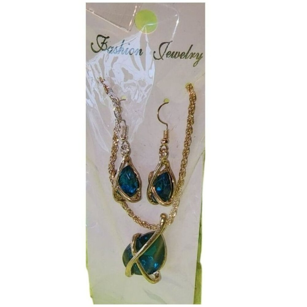 Crystal Pendant Necklace & Earrings Jewelry Set - Picture 5 of 6